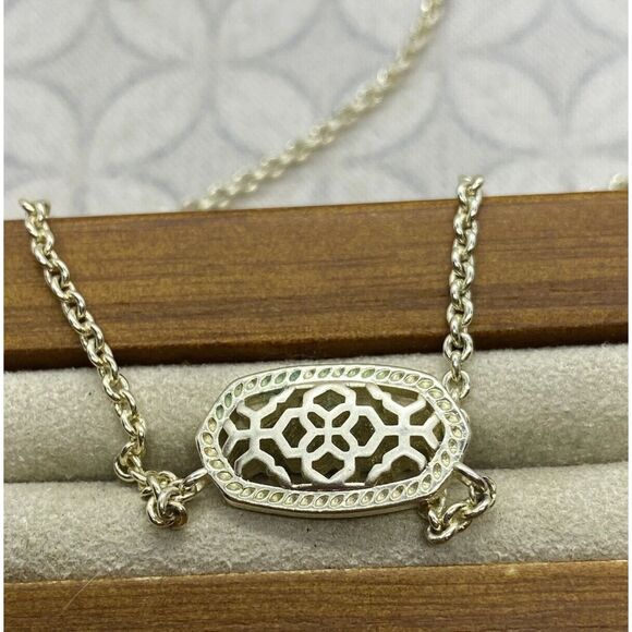 Kendra Scott Elisa Pendant Necklace Gold Filigree - Picture 2 of 16